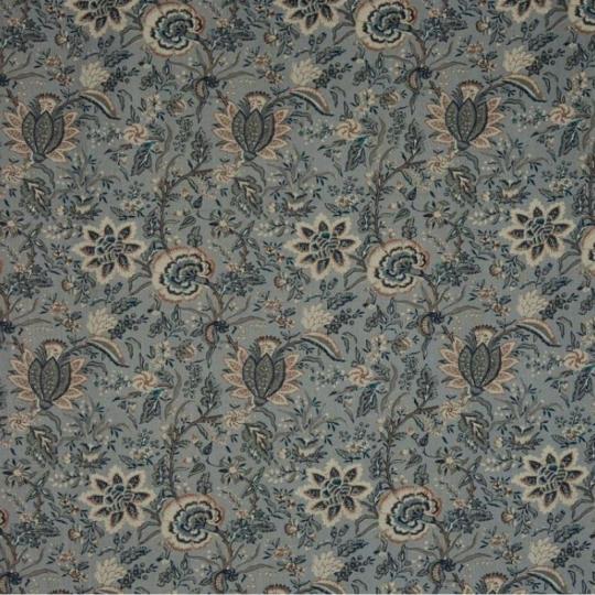 modra farebny kvetinovy vzor textil elegantny calunenie svetlomodra country vidiecky styl dom domov hotel chatka zaves pohovka nabytok fotel calunenie.jpg